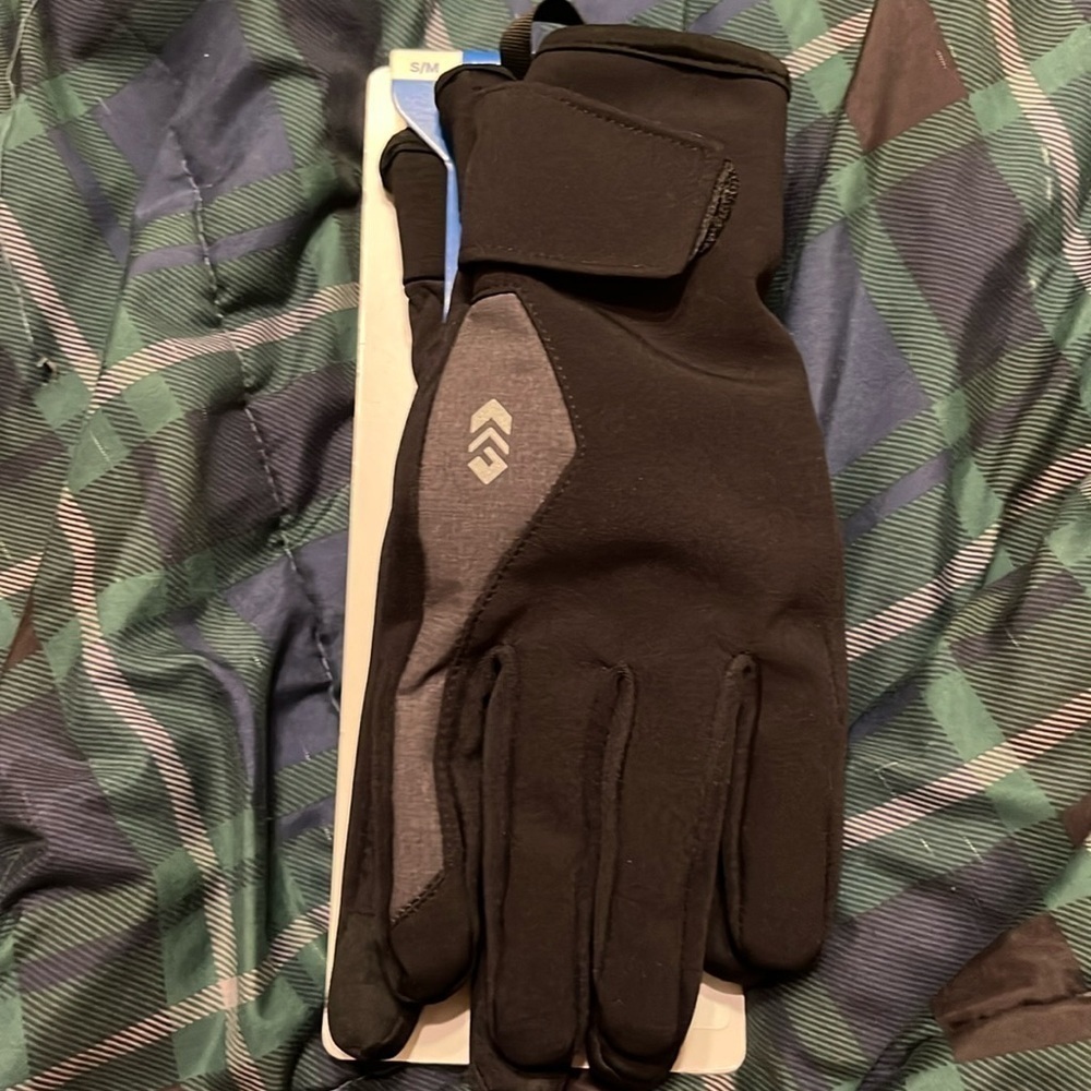 NWT men’s Free Country softshell gloves size small/medium